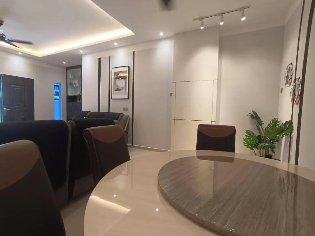 Mount Austin La Garden 12 Pax 4Bedroom 4Bathroom Johor Bahru 0*,