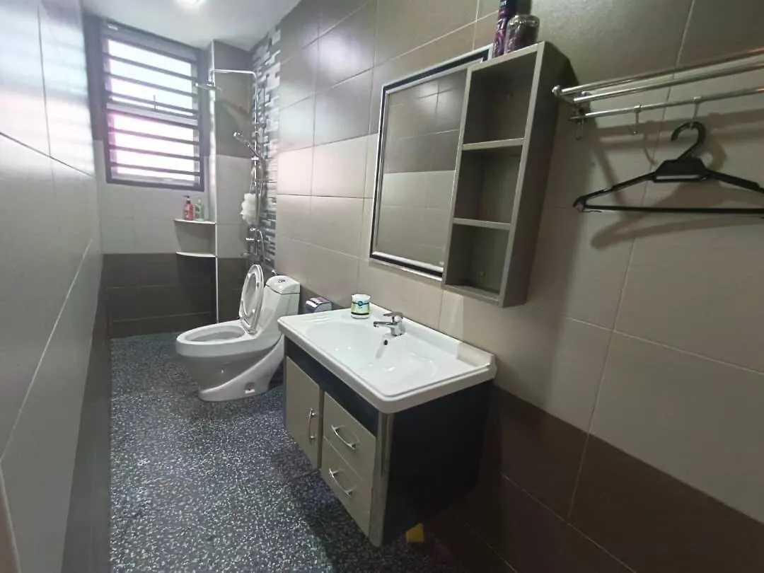 Mount Austin La Garden 12 Pax 4Bedroom 4Bathroom Johor Bahru