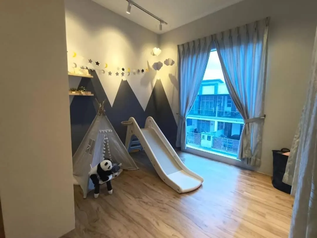 Mount Austin La Garden 12 Pax 4Bedroom 4Bathroom Johor Bahru
